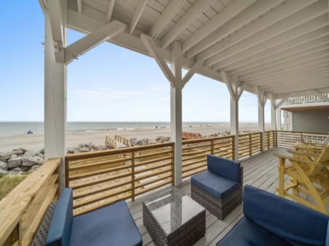 A Shore Thing 1 - Oceanfront And Dog Friendly! Private Beach Access! Townhouse Villa Carolina Beach Exterior photo