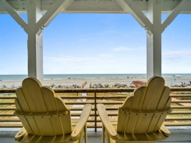 A Shore Thing 1 - Oceanfront And Dog Friendly! Private Beach Access! Townhouse Villa Carolina Beach Exterior photo