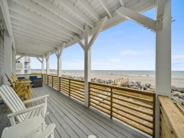 A Shore Thing 1 - Oceanfront And Dog Friendly! Private Beach Access! Townhouse Villa Carolina Beach Exterior photo